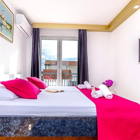 Saints Kastela Guest house