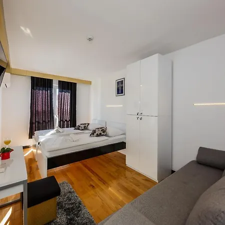 Saints Kastela Guest house