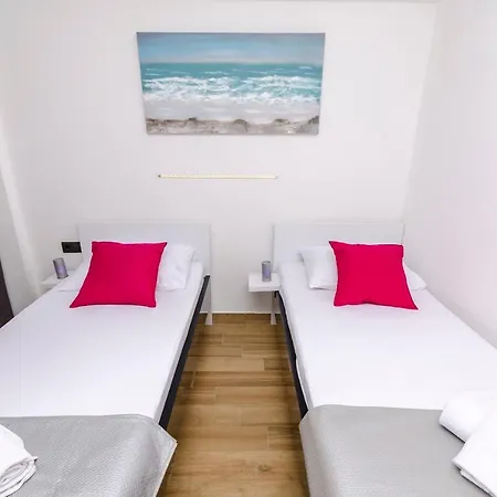 Guest house Saints Kastela 3*
