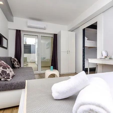 Guest house Saints Kastela 3*