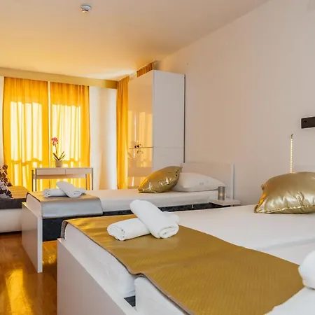 Saints Kastela Guest house 3*
