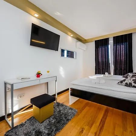 Saints Kastela Guest house 3*