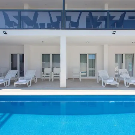 Saints Kastela Guest house