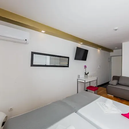 Saints Kastela Guest house 3*