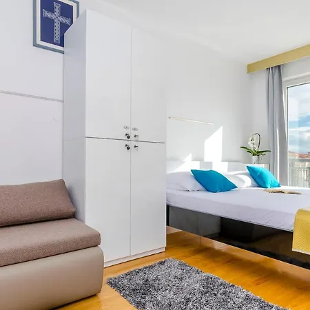 Saints Kastela