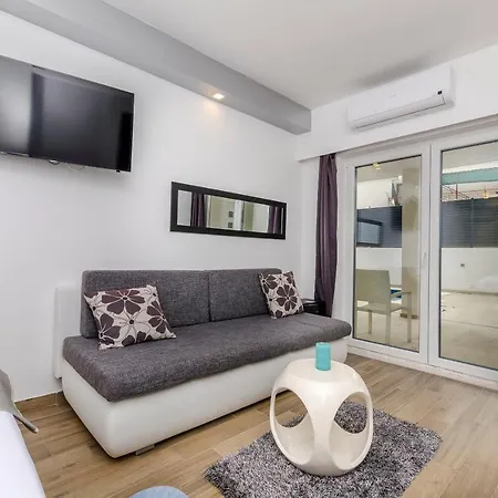 Saints Kastela 3*