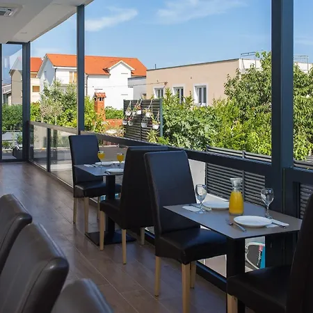 Saints Kastela Pensjonat Kaštel Štafilić