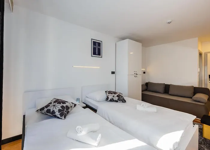Saints Kastela Guest house