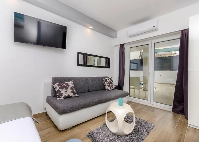 Saints Kastela 3*