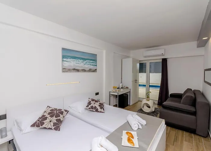 Guest house Saints Kastela 3*