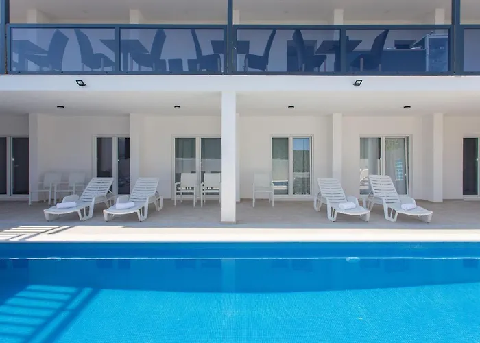Saints Kastela Guest house